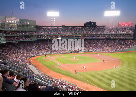 Nacht-Baseball Spiel historischen Fenway Park Boston Rot Sox Boston Ma. USA 20. Mai 2010 Red Sox gegen Minnesota Twins Teilnahme Stockfoto