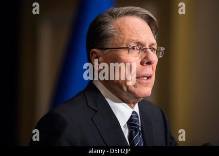 Wayne LaPierre, Executive Vice President der National Rifle Association (NRA), spricht während einer Pressekonferenz in Washington Stockfoto