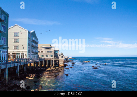 Ein Blick nach unten Monterey Kalifornien Cannery Row in 2012 mit Blick auf den Ozean Stockfoto