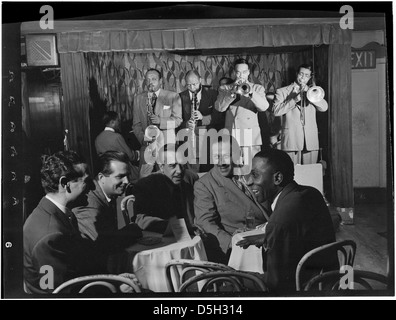 [Porträt von Ben Webster, Eddie (Emmanuel) Barefield, Buck Clayton, Benny Morton, Joe Marsala und Cosy Cole, Famous Door, New York, New York, New York, New York, Ca. Okt. 1947] (LOC) Stockfoto