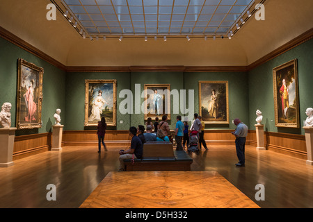 Das Innere der schönen Huntington Kunstgalerie an der Huntington-Bibliothek und botanischen Gärten in San Marino, CA. Stockfoto