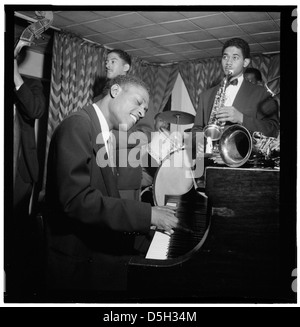 [Porträt von Eddie Heywood, Downbeat, New York, N.Y., ca. Juli 1947] (LOC) Stockfoto