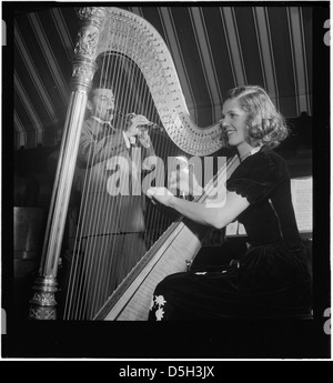 [Porträt von Joe Marsala und Adele Girard, Hickory House, New York, N.Y., zwischen 1946 und 1948] (LOC) Stockfoto