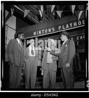 [Porträt von Thelonious Monk, Howard McGhee, Roy Eldridge und Teddy Hill, Minton's Playhouse, New York, N.Y., Ca. Sept. 1947] (LOC) Stockfoto