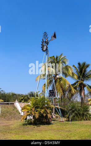 Alte Windmühle für Wasserentnahme auf Yucatan, Mexiko Stockfoto