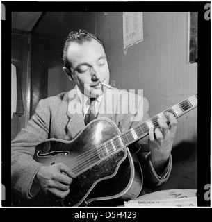 [Porträt von Django Reinhardt, Aquarium, New York, N.Y., ca. November 1946] (LOC) Stockfoto