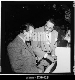 [Porträt von Django Reinhardt und Duke Ellington, Aquarium, New York, N.Y., ca. November 1946] (LOC) Stockfoto