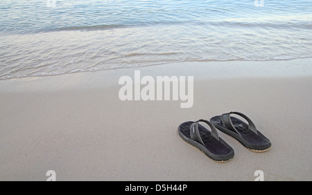 Flip-Flops am Strand Stockfoto