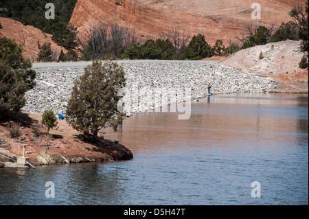 28. März 2013 - dient Navajo, New Mexico, USA - Asaayi Damm und See östlich von Navajo, N.M. als Erholungsgebiet und Reservoir für die Navajo Nation beiderseits der Grenze Arizona-New Mexico. (Kredit-Bild: © wird Seberger/ZUMAPRESS.com) Stockfoto