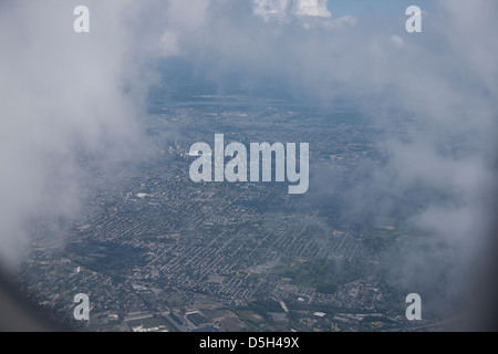 Luftaufnahme von Philadelphia Skyling Blick durch Wolke Stockfoto