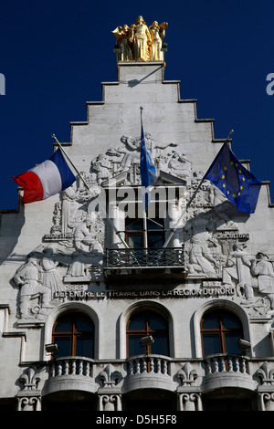 Europa, Frankreich, Lille. La Voix du Nord in Lille Grand Place. Stockfoto