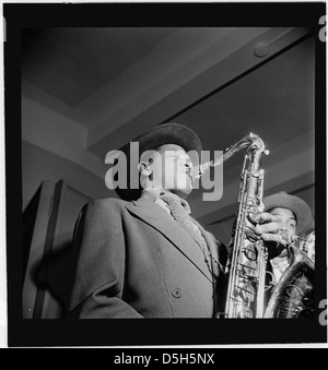 [Porträt von Illinois Jacquet, New York, N.Y., ca. Mai 1947] (LOC) Stockfoto