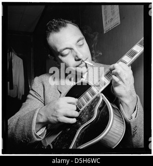 [Porträt von Django Reinhardt, Aquarium, New York, N.Y., ca. November 1946] (LOC) Stockfoto