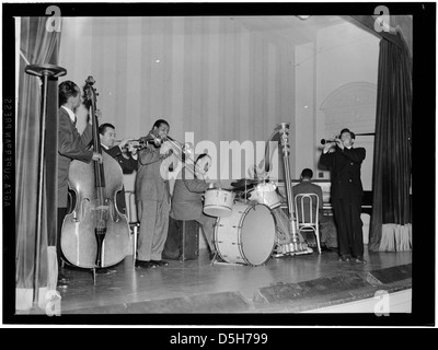 [Portrait von Tommy Potter, Max Kaminsky, Benny Morton, Zutty Singleton, Adele Girard, Teddy Wilson, und Joe Marsala, National Press Club, Washington, D.C., Ca. 1939] (LOC) Stockfoto