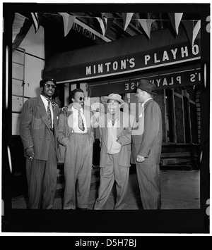 [Porträt von Thelonious Monk, Howard McGhee, Roy Eldridge und Teddy Hill, Minton's Playhouse, New York, N.Y., Ca. Sept. 1947] (LOC) Stockfoto