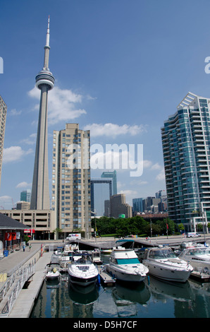 Kanada, Ontario, Toronto. Lake Ontario Stadt Skyline-Blick vom Yachthafen. Stockfoto