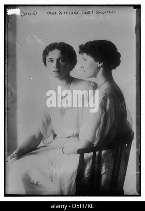 Das Porträt zeigt Olga und Tatiana Romanova, die Töchter des Zaren Nikolaus II. Von Russland, die 1918 zusammen mit ihrer Familie tragischerweise ermordet wurden. Die Romanows gehörten der russischen Kaiserfamilie an. Stockfoto