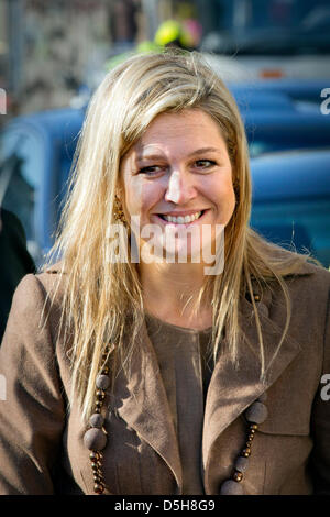 Prinzessin Maxima der Niederlande besucht die Einweihung der ersten Briefmarke PostNL 1001 Frauen an der Universität Amsterdam, Niederlande, 2. April 2013. Foto: Patrick van Katwijk /NETHERLANDS und Frankreich Stockfoto