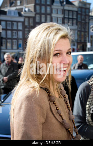 Prinzessin Maxima der Niederlande besucht die Einweihung der ersten Briefmarke PostNL 1001 Frauen an der Universität Amsterdam, Niederlande, 2. April 2013. Foto: Patrick van Katwijk /NETHERLANDS und Frankreich Stockfoto