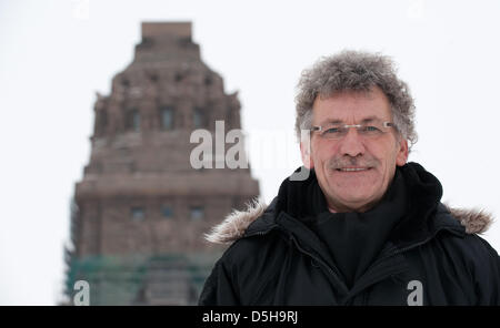 Klaus-Michael Rohrwacher, erster Vorsitzender des Fördervereins der Gedenkstätte, im Bild vor der Völkerschlacht-Denkmal in Leipzig, Deutschland, 2. Februar 2010. Der Förderverein will 6,5 Millionen Euro an Spenden für die Sanierung der Gedenkstätte bis zum Jahr 2013 zu sammeln. Im Jahre 1813 kämpften Truppen aus Preußen, Russland, Schweden und Österreich gegen Napoleon in der Völkerschlacht. P Stockfoto