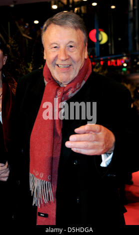 Schauspieler Guenter Lamprecht kommt für die Premiere des Films "Tuan Yuan" (Apart Together) läuft im Wettbewerb bei der 60. Berlinale Internationalen Filmfestspiele in Berlin, Deutschland, 11. Februar 2010. Foto: Soeren Stache Stockfoto