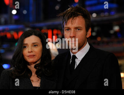 Schottischer Schauspieler Ewan McGregor und seine Frau Eve Mavrakis kommen für die Premiere des Films "The Ghost Writer" während der 60. Internationalen Filmfestspiele Berlinale in Berlin, Deutschland, Freitag, 12. Februar 2010. Foto: Soeren Stache Dpa/lbn Stockfoto