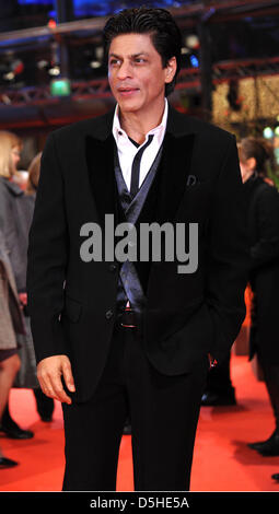Bollywood Schauspieler Shah Rukh Khan kommt für die Premiere des Films "My Name ist Khan" bei der 60. Internationalen Filmfestspiele Berlinale in Berlin, Deutschland, Freitag, 12. Februar 2010. Das Festival dauert bis 21 Februar 2010. Foto: Arno Burgi Dpa/Lbn +++(c) Dpa - Bildfunk +++ Stockfoto