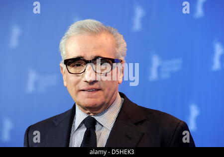 dpa us regisseur martin scorsese stellt mit seiner frau helen r und seinen tochtern julia l und domenica cameron aus einer fruheren ehe backstage bei der directors guild of america dga awards show in