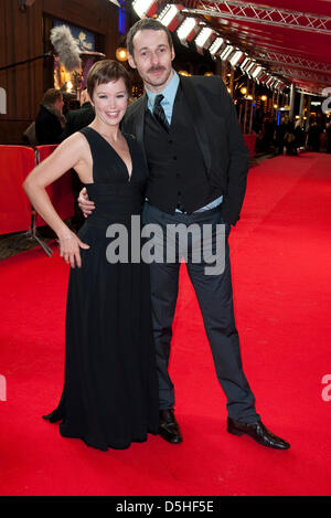 Cast-Mitglieder Julien Boisselier und Chloe Stefani kommen für die Premiere des Films "Henri 4" bei der 60. Internationalen Filmfestspiele Berlinale in Berlin, Deutschland, Samstag, 13 Februar 2010. Das Festival dauert bis 21 Februar 2010. Foto: Robert Schlesinger Dpa/lbn Stockfoto