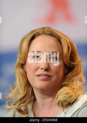 US-Schauspielerin Virginia Madsen besucht die Pressekonferenz des Films "Vater der Erfindung" bei der 60. Internationalen Filmfestspiele Berlinale in Berlin, Deutschland, Montag, 15. Februar 2010. Das Festival dauert bis 21 Februar 2010. "Vater der Erfindung" läuft im Panorama Special des Festivals. Foto: Marcus Brandt Dpa/lbn Stockfoto