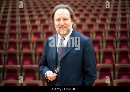 Italienische Maestro Riccardo Chailly Gewandhaus Orchester Lächeln im großen Saal des Gewandhaus Konzerthalle in Leipzig, Deutschland, 9. Februar 2010. Gewandhaus Management und Chailly präsentiert das Programm für die Saison 2010/11. Foto: Peter Endig Stockfoto