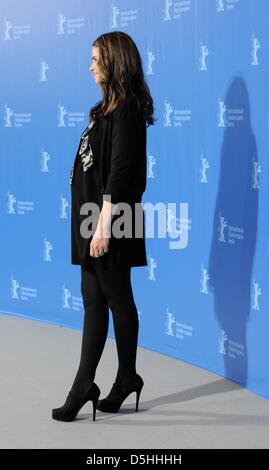 US-Schauspielerin Amanda Peet besucht den Fototermin des Films "Bitte gib" läuft im Wettbewerb bei der 60. Berlinale Internationalen Filmfestspiele in Berlin, Deutschland, Dienstag, 16. Februar 2010. Das Festival dauert bis 21 Februar 2010. Foto: Tim Brakemeier Dpa/lbn Stockfoto