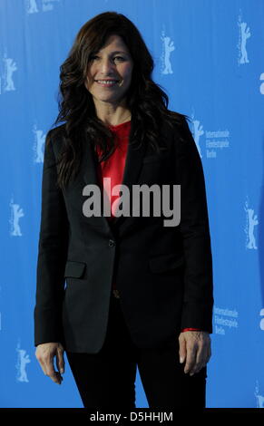 US-Schauspielerin Catherine Keener besucht den Fototermin des Films "Bitte gib" läuft im Wettbewerb bei der 60. Berlinale Internationalen Filmfestspiele in Berlin, Deutschland, Dienstag, 16. Februar 2010. Das Festival dauert bis 21 Februar 2010. Foto: Tim Brakemeier Dpa/lbn Stockfoto