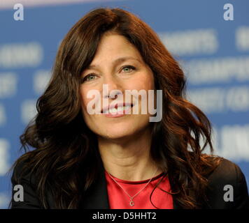 US-Schauspielerin Catherine Keener besucht die Pressekonferenz des Films 'Bitte gib' bei der 60. Internationalen Filmfestspiele Berlinale in Berlin, Deutschland, Dienstag, 16. Februar 2010. Das Festival dauert bis 21 Februar 2010. "Bitte gib" läuft im Wettbewerb des Festivals. Foto: Tim Brakemeier Dpa/lbn Stockfoto