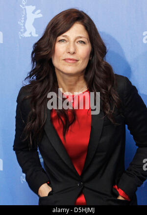 US-Schauspielerin Catherine Keener besucht die Photocall zum Film "Gib bitte" läuft im Wettbewerb bei der 60. Berlinale Internationalen Filmfestspiele in Berlin, Deutschland, 16. Februar 2010. Das Festival läuft bis zum 21. Februar 2010. Foto: Hubert Boesl Stockfoto