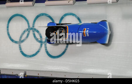 Bob Deutschland 1 mit Andre Lange dauert eine Kurve während der Bob Zweimann-Ausbildung im Whistler Sliding Center während der Vancouver 2010 Olympische Spiele in Whistler, Kanada, 17. Februar 2010. Stockfoto