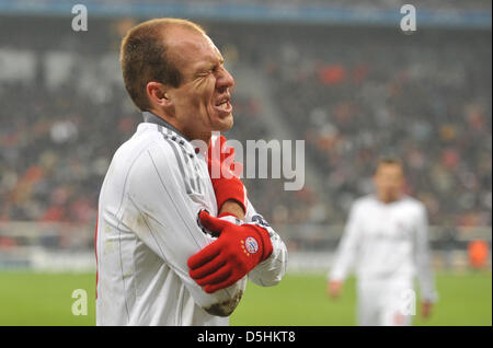 Bayerns Arjen Robben im Bild während der UEFA-Champions-League-Viertelfinale Hinspiel gegen Fiorentina im Stadion Allianz Arena München, 17. Februar 2010. Deutsche Bundesliga-Verein FC Bayern München besiegte Italia Seria A Seite Fiorentina mit 2: 1. Foto: Andreas Gebert Stockfoto