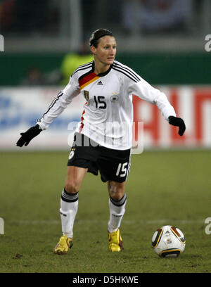 Fußball-DFB-Frauen, Deutschland - Nordkorea bin Mittwoch (17.02.2010) in der MSV-Arena in Duisburg. Sterben Sie Deutsche Sonja Fuss. Foto: Roland Weihrauch Dpa/lnw Stockfoto