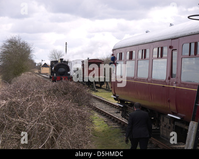 Dampf-Zug von North Thoresby, Ludborough, Lincs Wolds Bahn Ostern Gala 2013 zurück Sattel Tank loco "laufenden Runde" Stockfoto