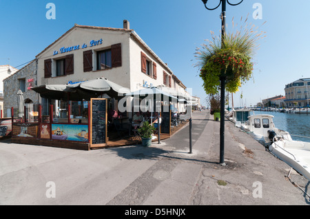 La Taverne du Port Restaurant am Hafen in Marseillan, Languedoc, Frankreich Stockfoto