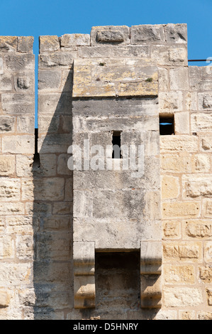 Die befestigte Stadtmauer von Aigues-Mortes im Süden von Frankreich. Stockfoto