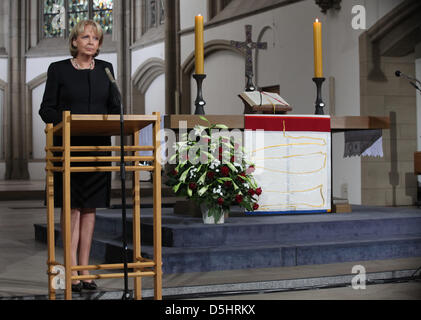 Oekomenischer Gottesdienst Für sterben die Opfer der Loveparade-Veranstaltung in der Duisburger Salvatorkirche. (Foto: Uta Wagner/Staatskanzlei NRW) Stockfoto