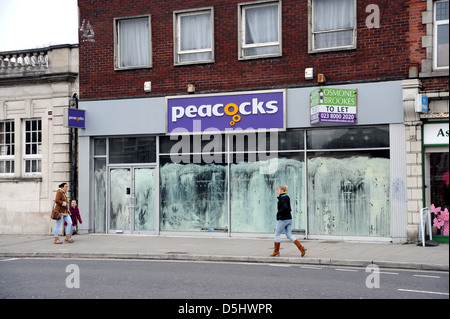 Pfauen in High Street im Portswood Bezirk von Southampton Hampshire UK Shop geschlossen Stockfoto