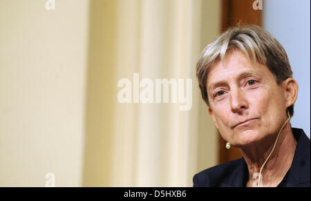 US-amerikanische Philosophin Judith Butler kümmert sich die Diskussion "Bedeutet Zionismus gehören zum Judentum" im jüdischen Museum in Berlin, Deutschland, 15. September 2012. Butler erhielt früher Theodor W. Adorno Prize. Foto: Oliver Mehlis Stockfoto