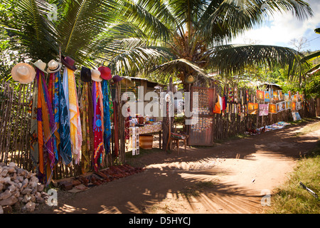 Madagaskar, Nosy Be, Marodokana, touristische Souvenirs zum Verkauf Stockfoto