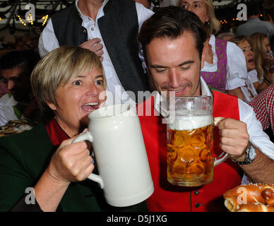 Gloria, Prinzessin von Thurn und Taxis (L) und Volksmusik Sänger Florian Silbereisen feiern während der Tag der Eröffnung des Oktoberfestes in München, 22. September 2012.The weltweit größten Volksfest findet statt vom 22. September bis 07 Oktober dieses Jahres. Foto: Ursula Düren Stockfoto