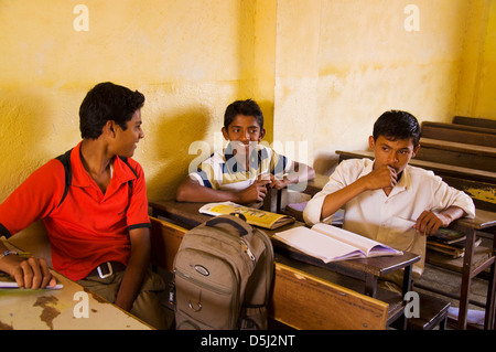 Indischen Jungen in der Schule in Asde Dorf Mulshi Tal Paud Maharashtra, Indien Stockfoto