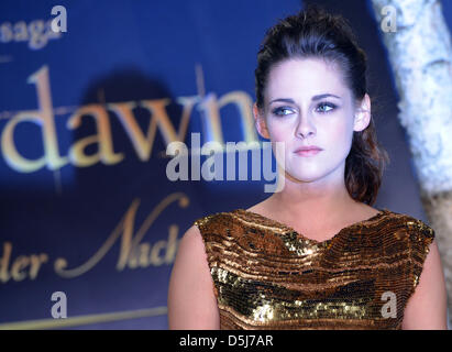 US-Schauspielerin Kristen Stewart bei der deutschen Premiere des Vampirfilm kommt "The Twilight Saga: Breaking Dawn   Teil 2' in Berlin, Deutschland, 16. November 2012. Der Film wird am 22. November 2012 in die deutschen Kinos kommen. Foto: Britta Pedersen Stockfoto