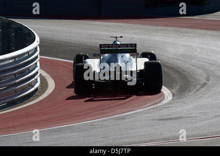 Deutsche Formel1 Rennfahrer Michael Schumacher von Mercedes AMG steuert sein Auto in der Boxengasse während des zweiten Trainings auf dem Circuit of The Americas in Austin, Texas, USA, 16. November 2012. Die Formel 1 United States Grand Prix statt findet am 18. November 2012. Foto: David sollte/dpa Stockfoto