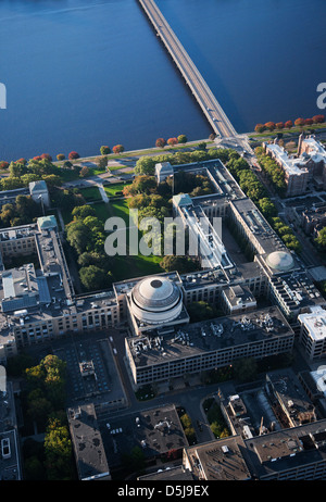 AERIAL VIEW MIT Harvard Bridge auch bekannt, M.I.T. Brücke oder Massachusetts Avenue Route 2 A Back Bay Boston nach Cambridge über Brücke Stockfoto